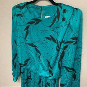 Vintage 1970s Women’s MIDI Length Fern Leaf Dress